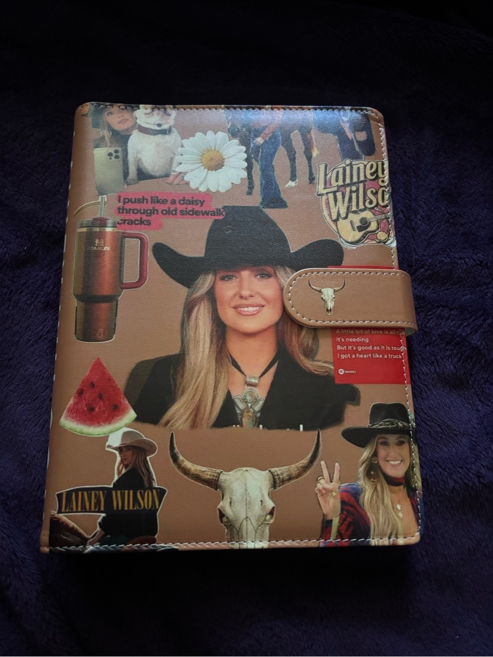 Lainey Wilson binder